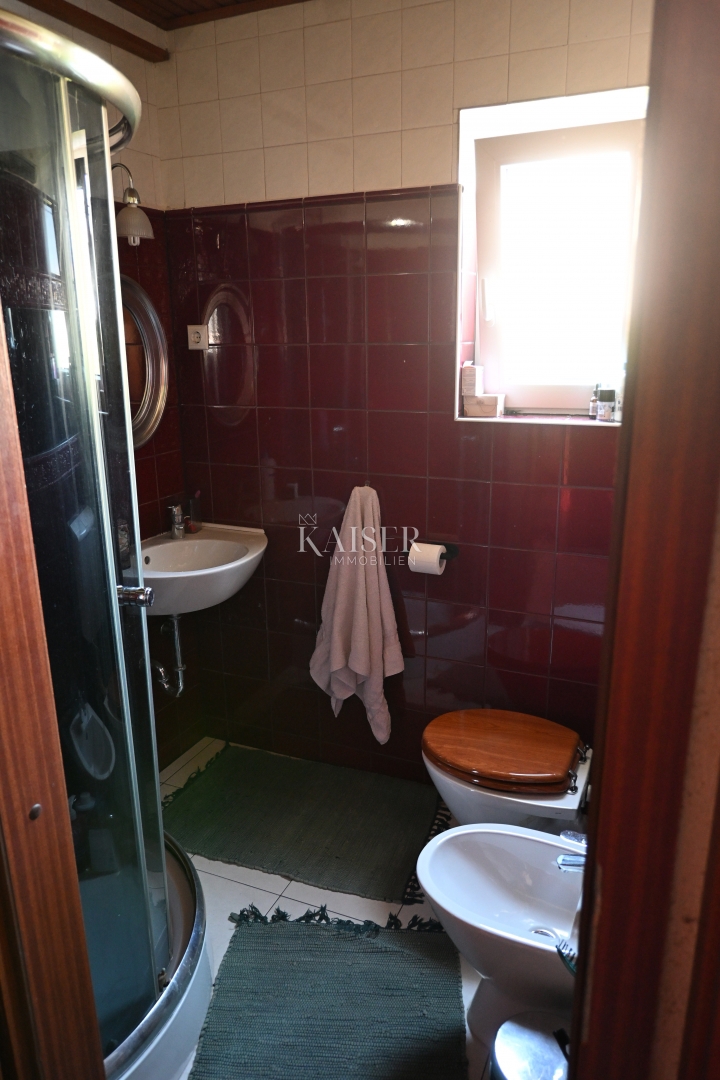 Crikvenica - trosobno stanovanje z velikim vrtom