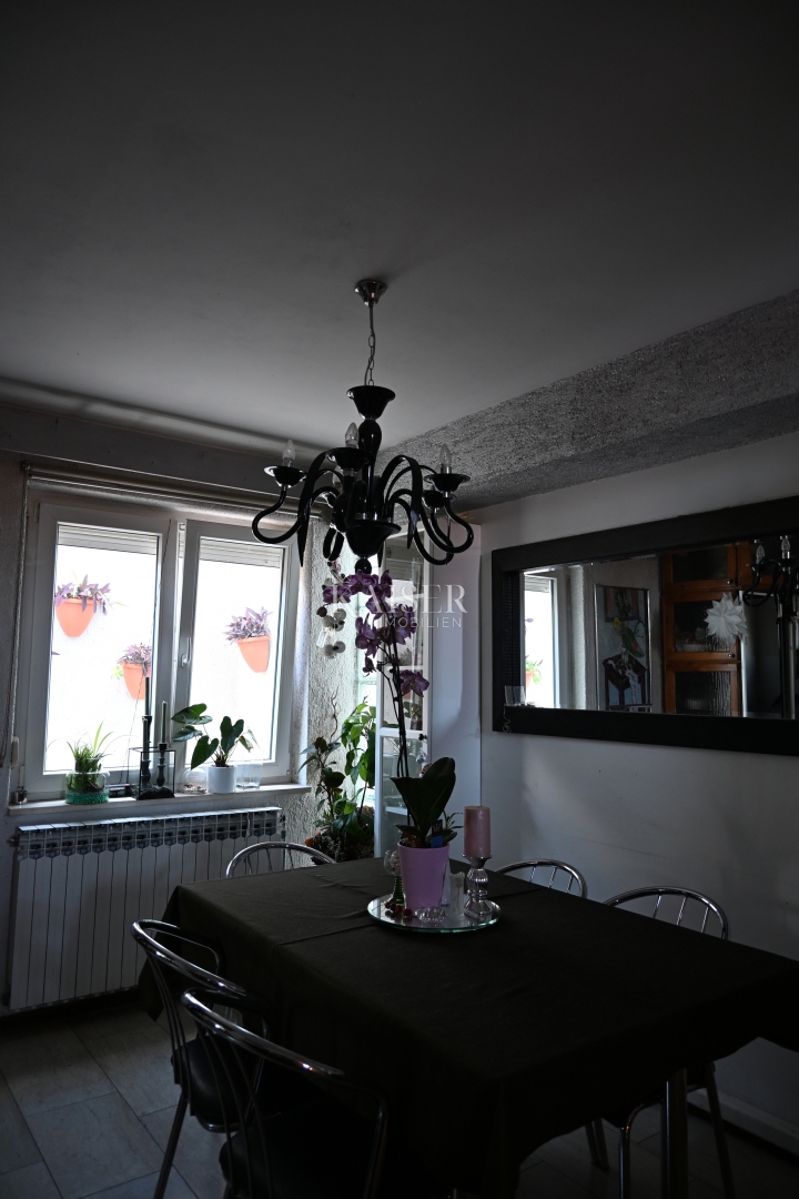 Crikvenica - trosobno stanovanje z velikim vrtom