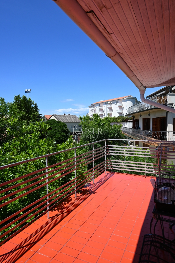 Crikvenica - trosobno stanovanje z velikim vrtom