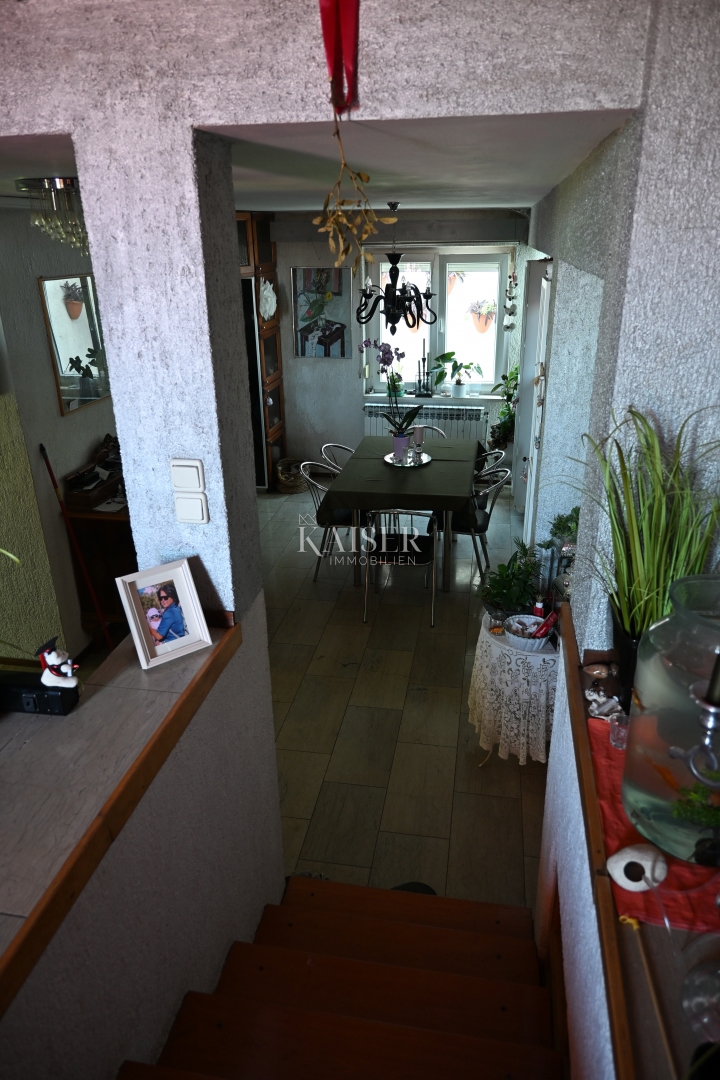 Crikvenica - trosobno stanovanje z velikim vrtom