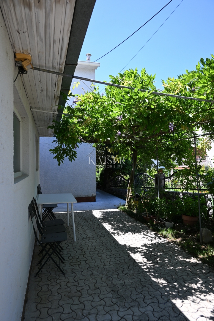 Crikvenica - trosobno stanovanje z velikim vrtom