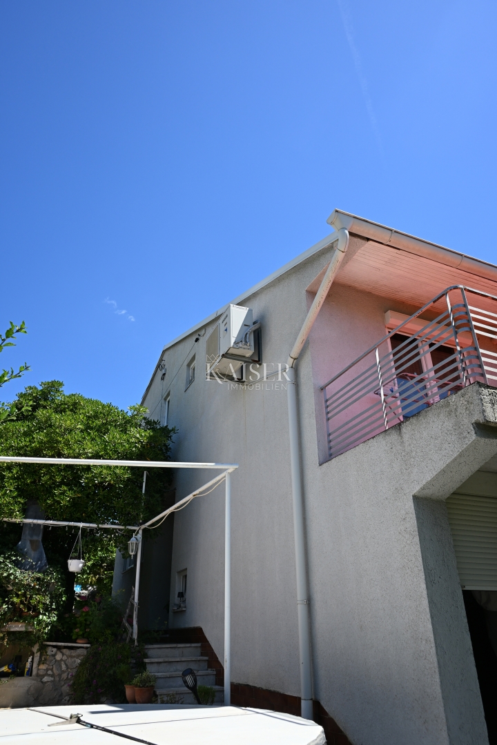 Crikvenica - trosobno stanovanje z velikim vrtom