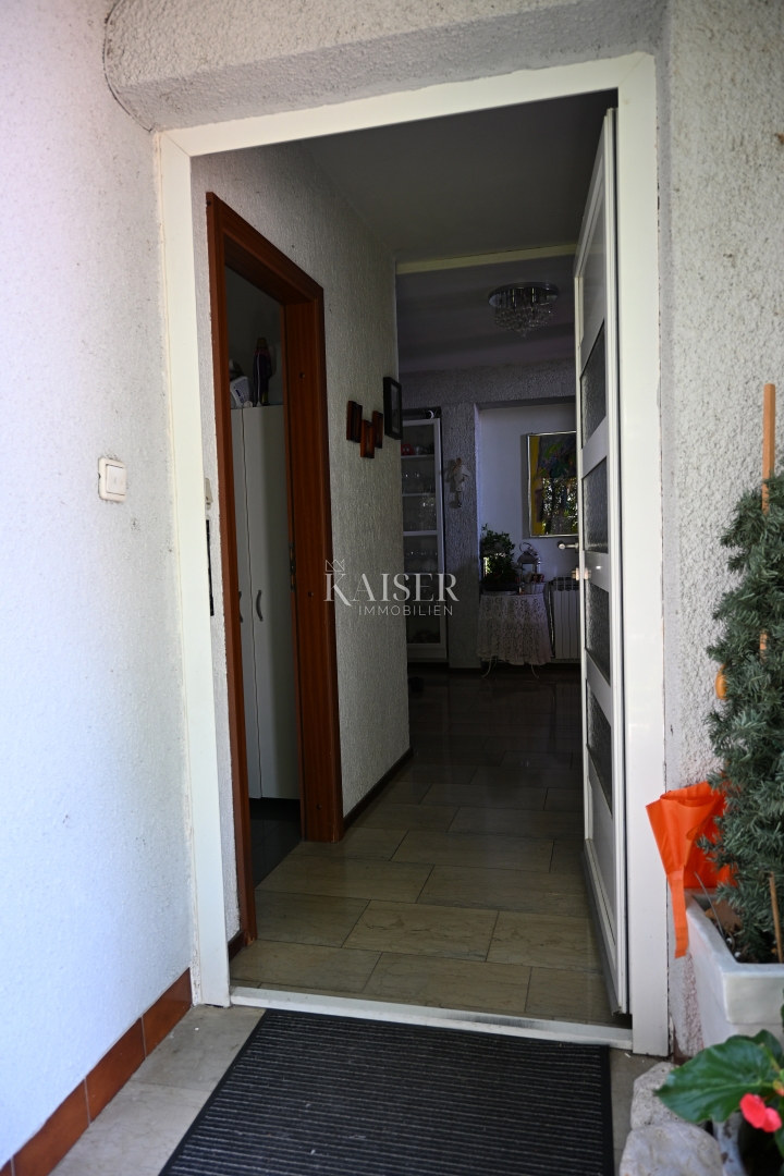 Crikvenica - trosobno stanovanje z velikim vrtom