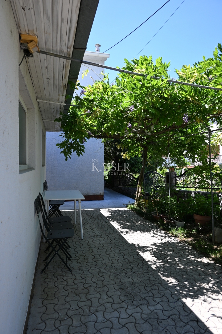 Crikvenica - trosobno stanovanje z velikim vrtom