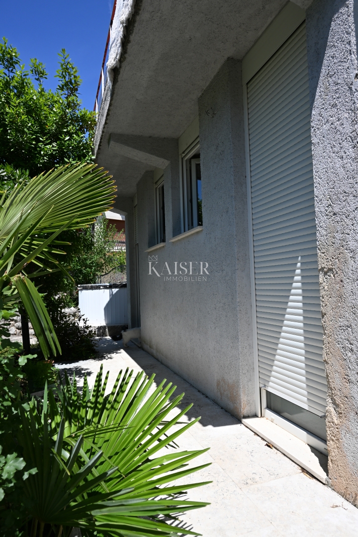 Crikvenica - trosobno stanovanje z velikim vrtom