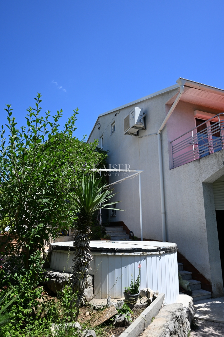 Crikvenica - trosobno stanovanje z velikim vrtom