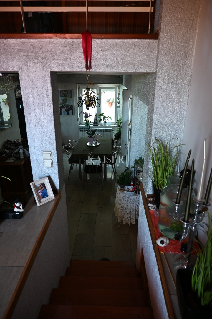 Crikvenica - trosobno stanovanje z velikim vrtom