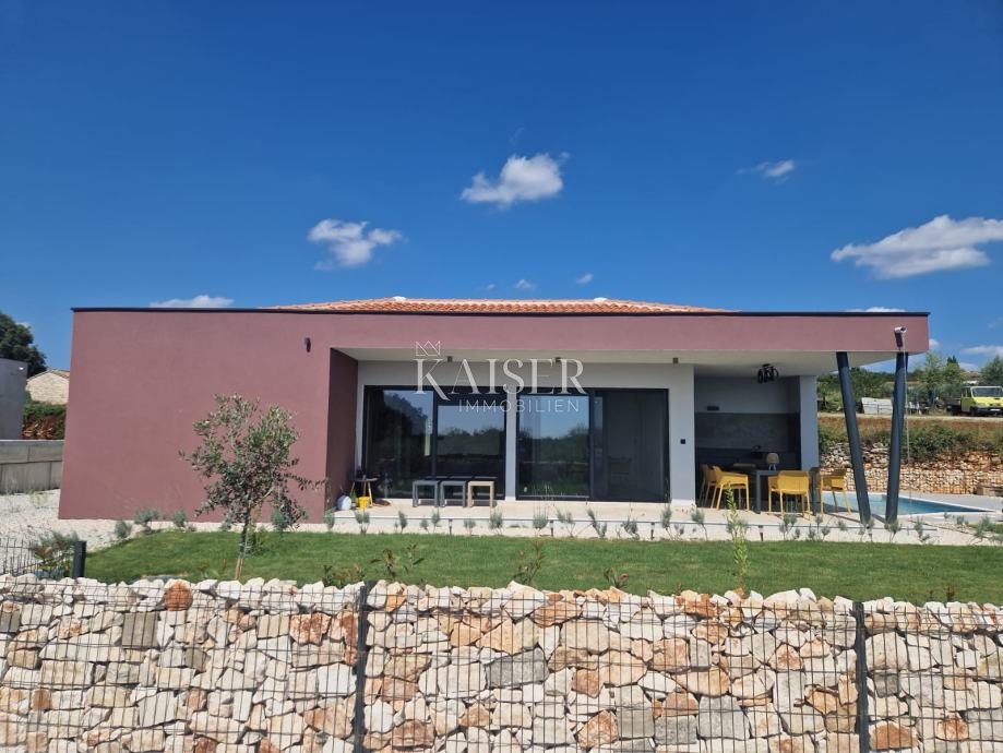 Istra, Tinjan - enonadstropna hiša z bazenom