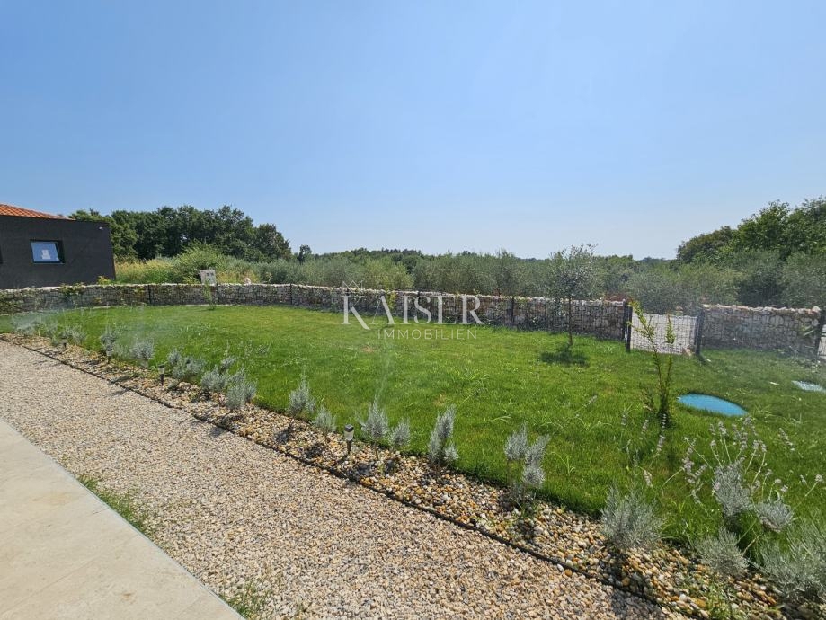 Istra, Tinjan - enonadstropna hiša z bazenom