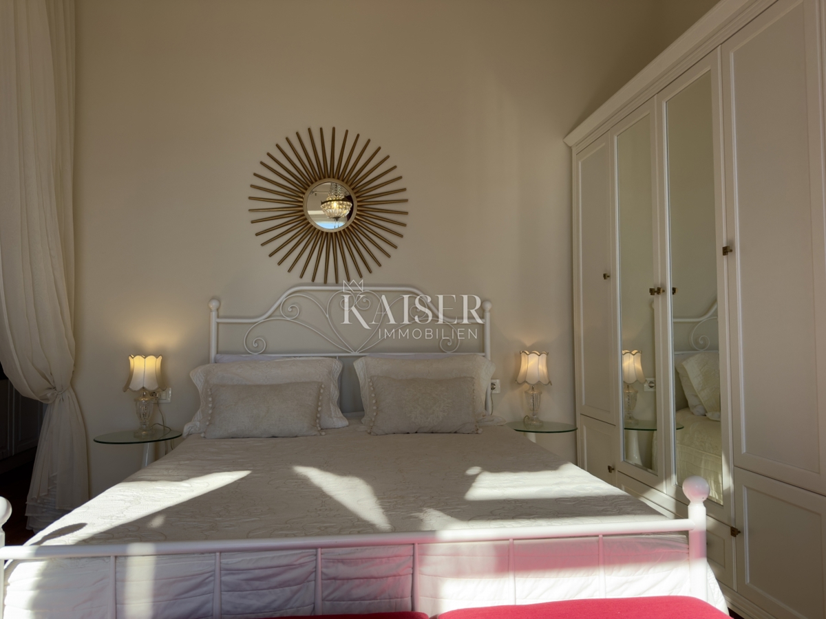 Opatija – Garsonjera 47,43 m2 v zgodovinski vili v 2. vrsti do morja s parkiriščem, teraso in čudovitim razgledom