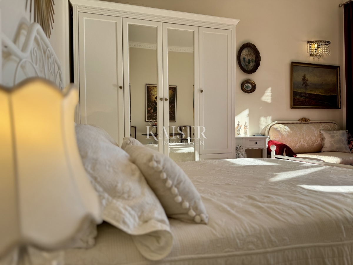 Opatija – Garsonjera 47,43 m2 v zgodovinski vili v 2. vrsti do morja s parkiriščem, teraso in čudovitim razgledom