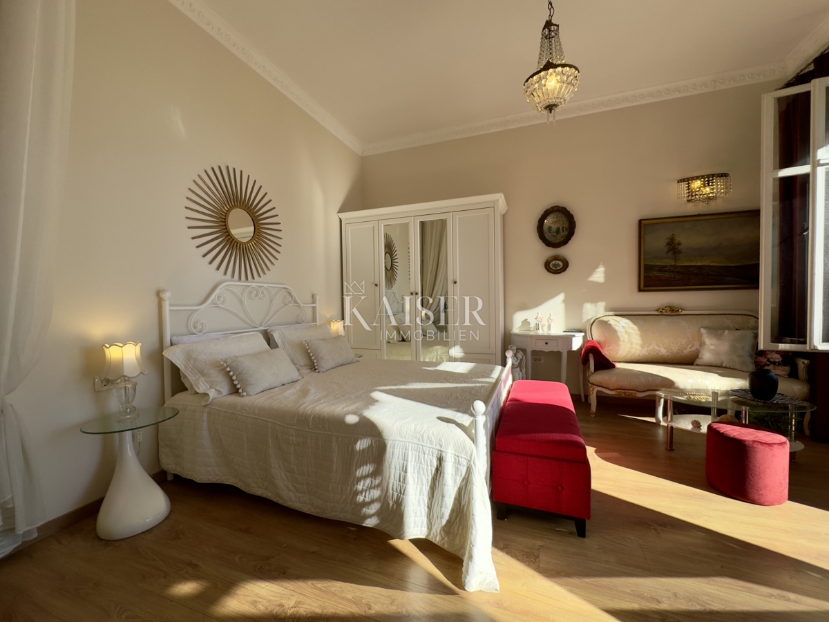 Opatija – Garsonjera 47,43 m2 v zgodovinski vili v 2. vrsti do morja s parkiriščem, teraso in čudovitim razgledom