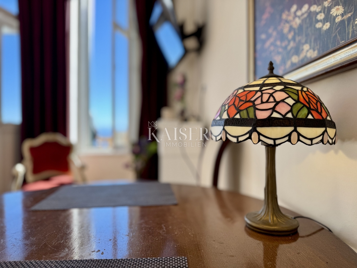 Opatija – Garsonjera 47,43 m2 v zgodovinski vili v 2. vrsti do morja s parkiriščem, teraso in čudovitim razgledom