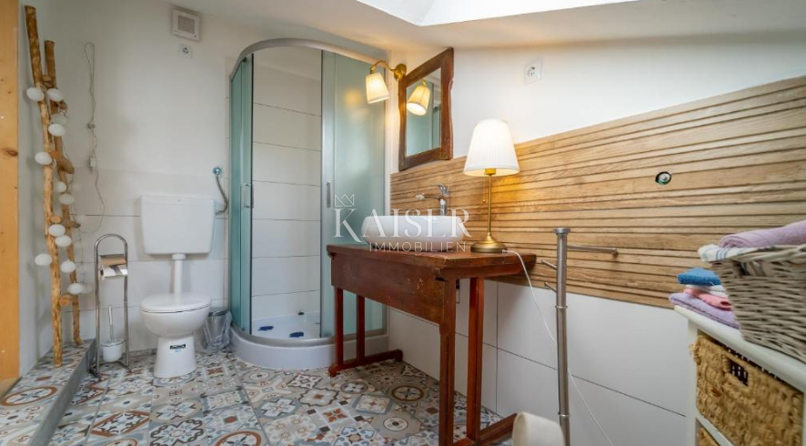 Lokve, hiša s 3 apartmaji v bližini jezera