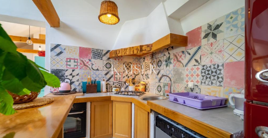 Lokve, hiša s 3 apartmaji v bližini jezera