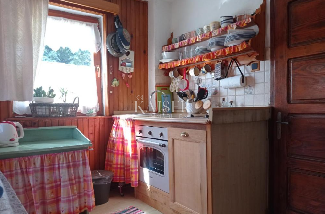 Lokve, hiša s 3 apartmaji v bližini jezera