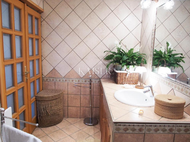 Lokve, hiša s 3 apartmaji v bližini jezera