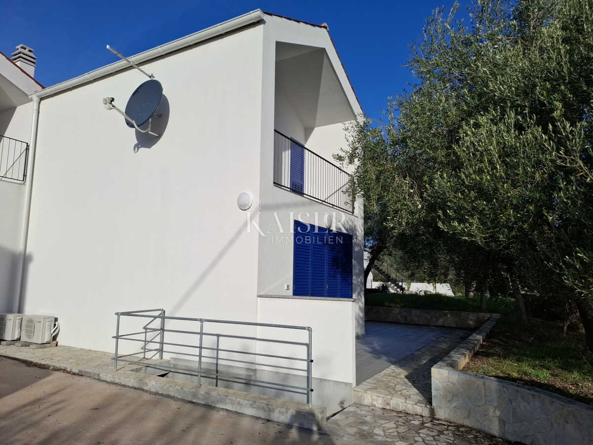 Otok Lošinj, Nerezine, dvonadstropno stanovanje s pogledom na morje