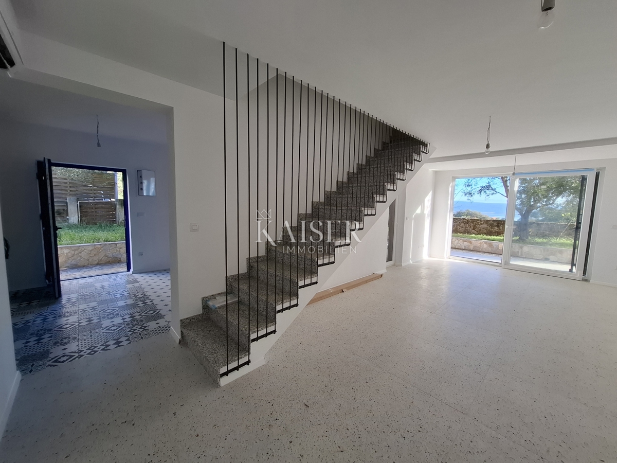 Otok Lošinj, Nerezine, dvonadstropno stanovanje s pogledom na morje