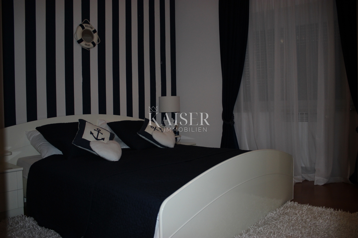 Otok Krk, Vrbnik, hiša s 6 apartmaji