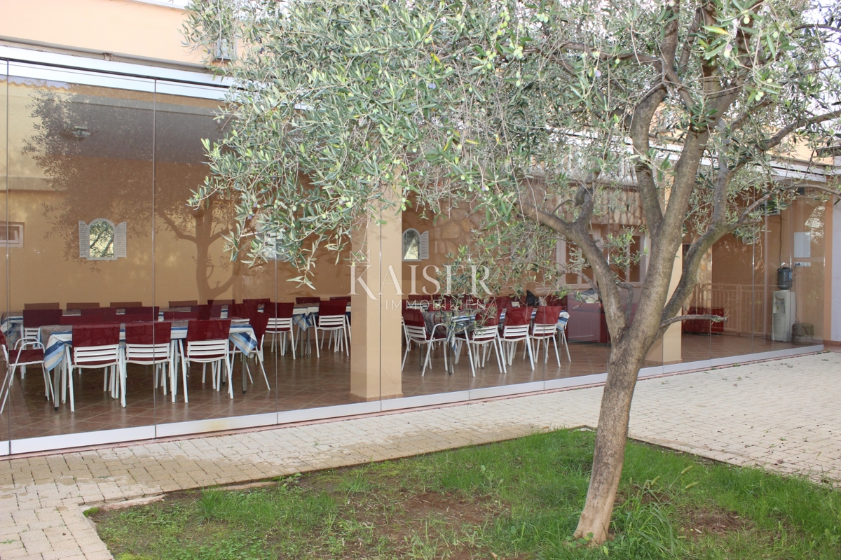 Otok Krk, Vrbnik, hiša s 6 apartmaji