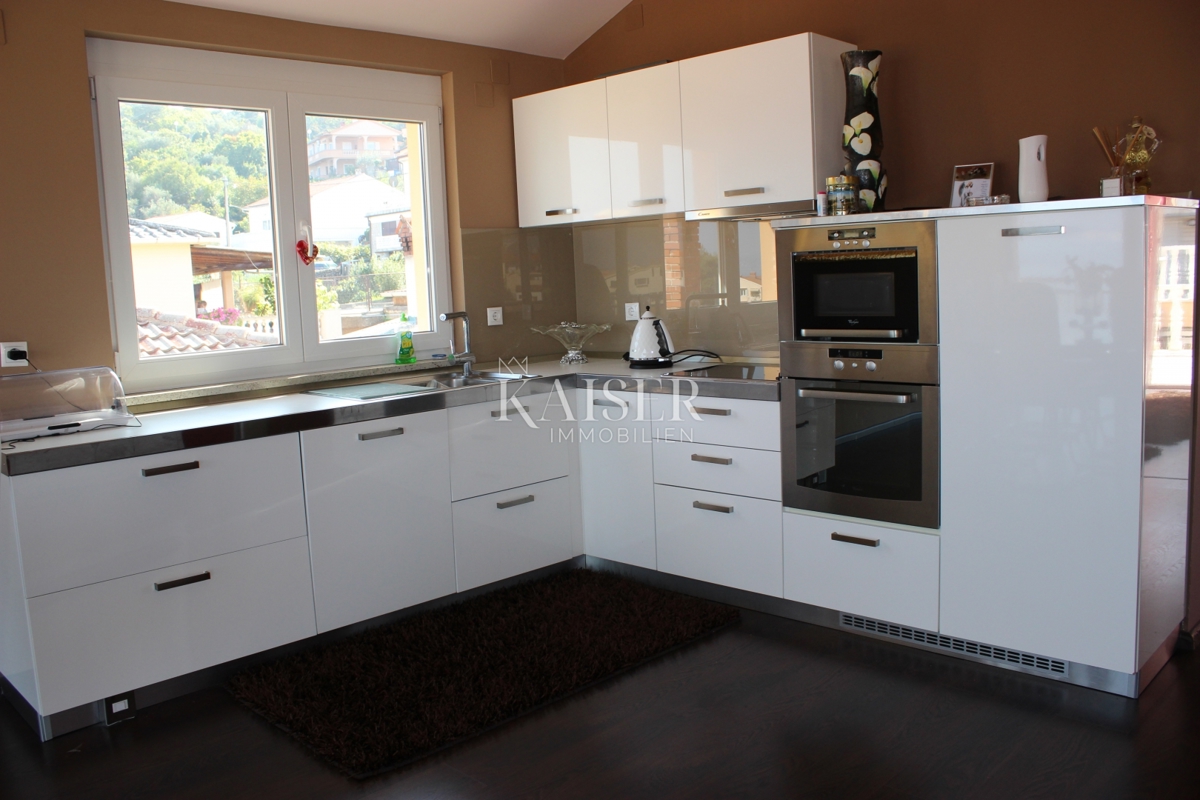 Otok Krk, Vrbnik, hiša s 6 apartmaji