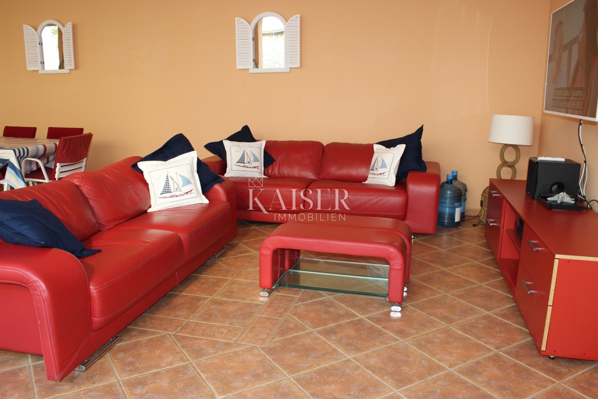 Otok Krk, Vrbnik, hiša s 6 apartmaji