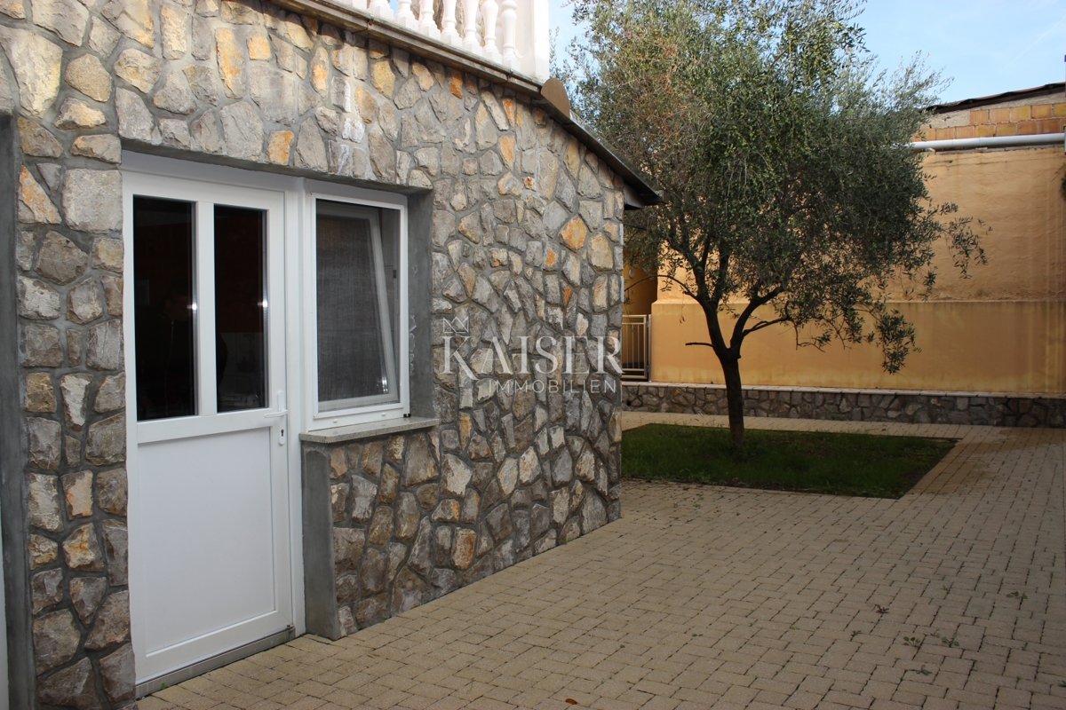 Otok Krk, Vrbnik, hiša s 6 apartmaji