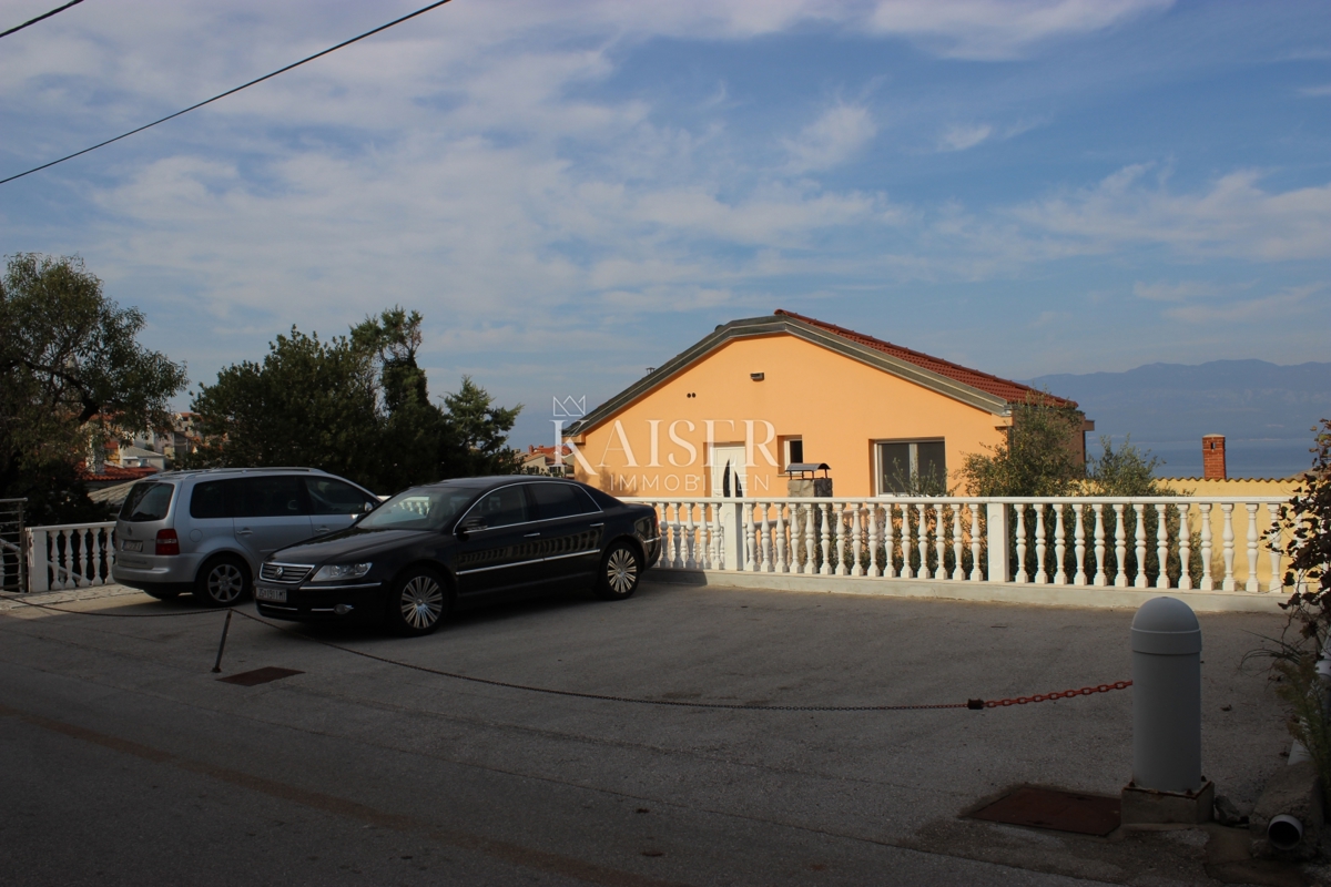 Otok Krk, Vrbnik, hiša s 6 apartmaji