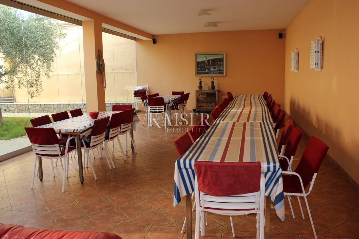 Otok Krk, Vrbnik, hiša s 6 apartmaji