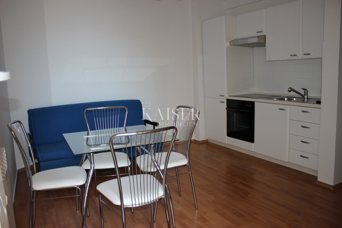 Otok Krk, Vrbnik, hiša s 6 apartmaji