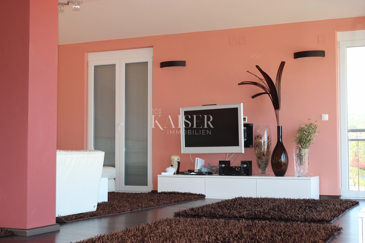 Otok Krk, Vrbnik, hiša s 6 apartmaji