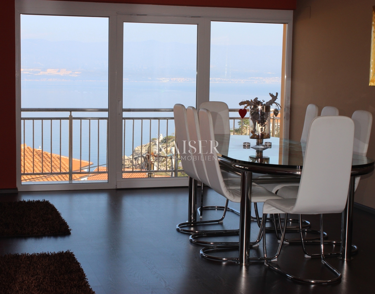 Otok Krk, Vrbnik, hiša s 6 apartmaji