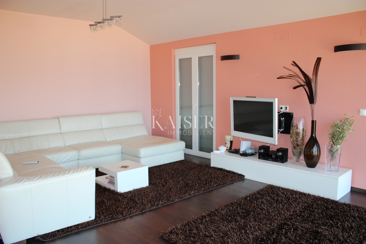 Otok Krk, Vrbnik, hiša s 6 apartmaji