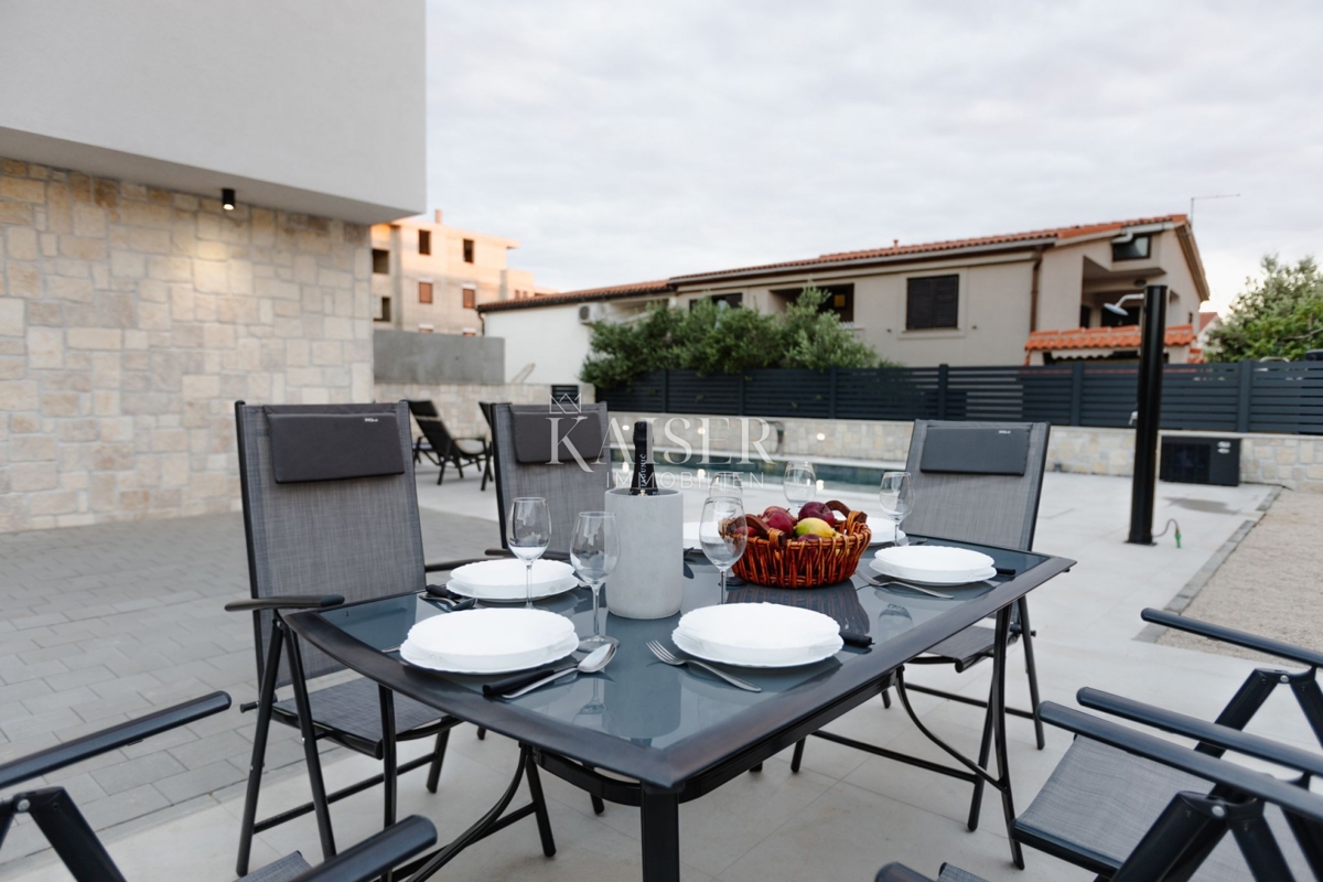 Otok Pag - novozgrajena hiša 300 m od morja