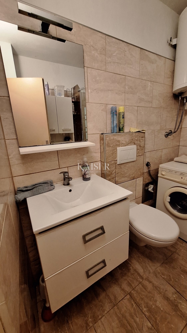 Crikvenica - stanovanje v pritličju, 2 spalnici + dnevna soba, 200 m od morja s teraso