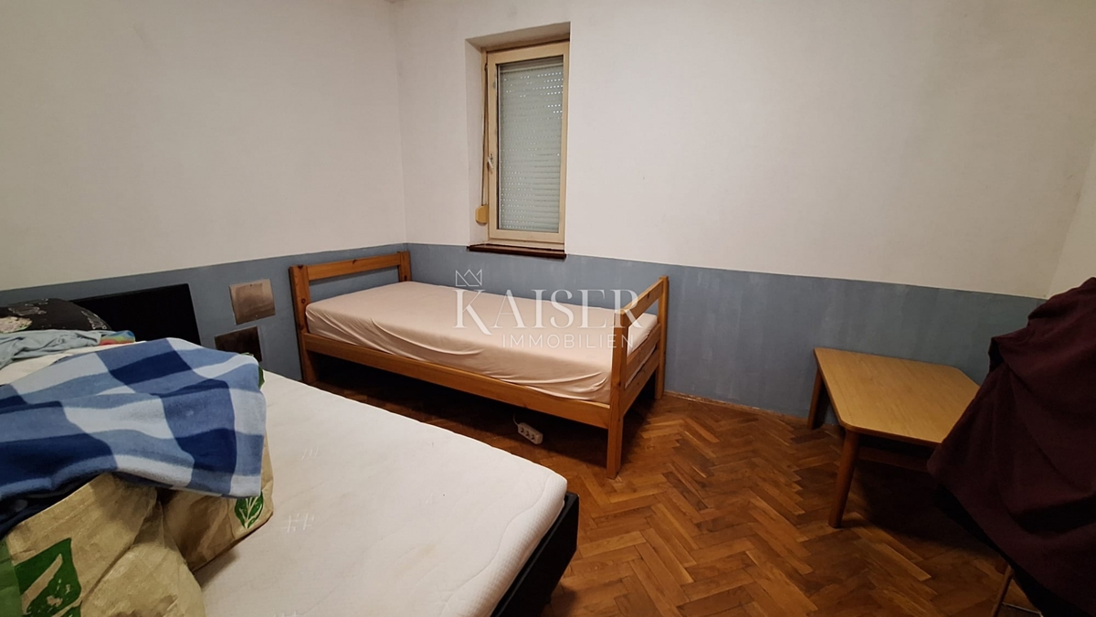 Crikvenica - stanovanje v pritličju, 2 spalnici + dnevna soba, 200 m od morja s teraso