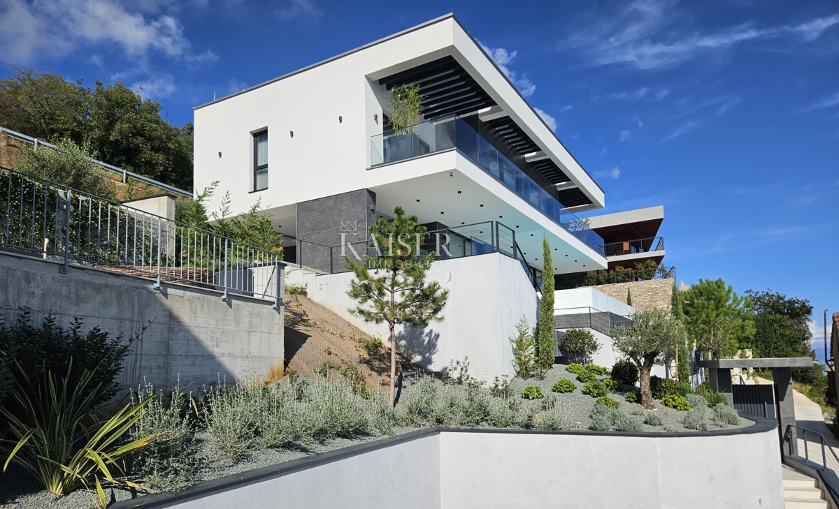 Opatija, okolica - luksuzna vila 340m2 z bazenom