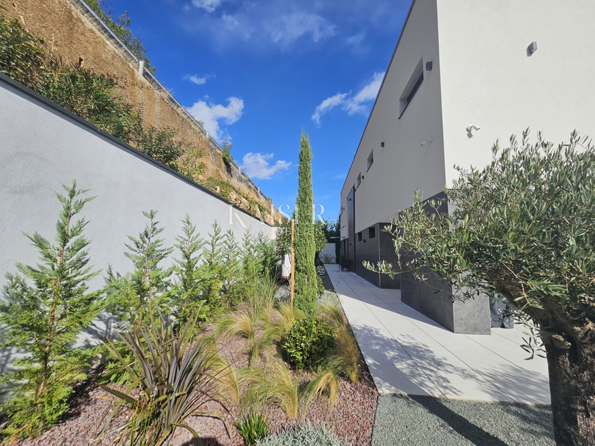 Opatija, okolica - luksuzna vila 340m2 z bazenom