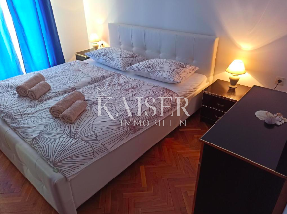 Otok Krk, Malinska - hiša s 6 apartmaji 300 m od morja