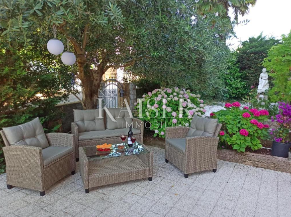 Otok Krk, Malinska - hiša s 6 apartmaji 300 m od morja
