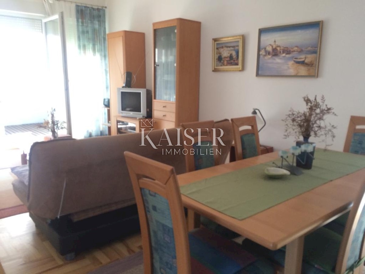 Otok Krk, Krk - dvoetažni apartma s pogledom na morje, 93 m2