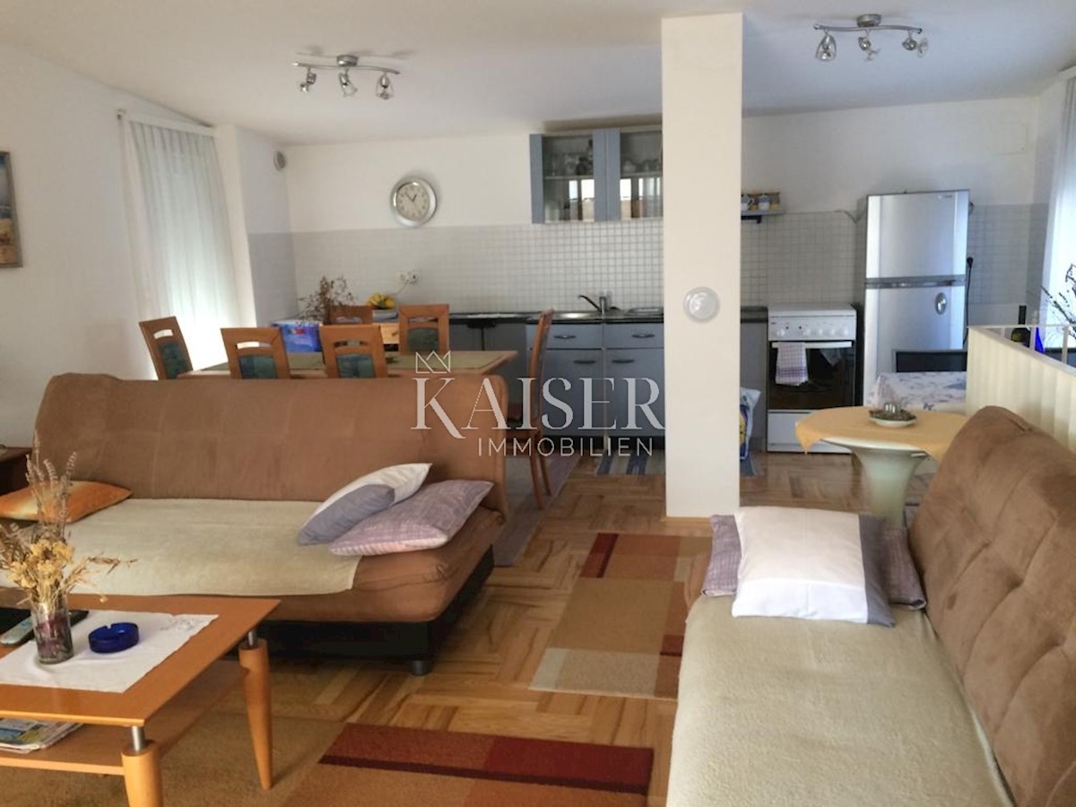 Otok Krk, Krk - dvoetažni apartma s pogledom na morje, 93 m2