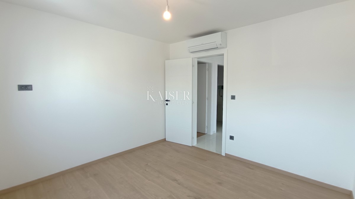 Malinska, otok Krk - apartma 110m² z bazenom in pogledom na morje