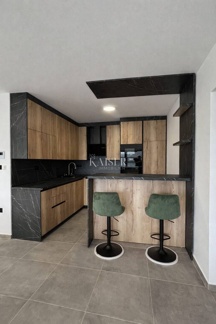 Zadar, Privlaka apartma v novi stavbi, 70 m od morja