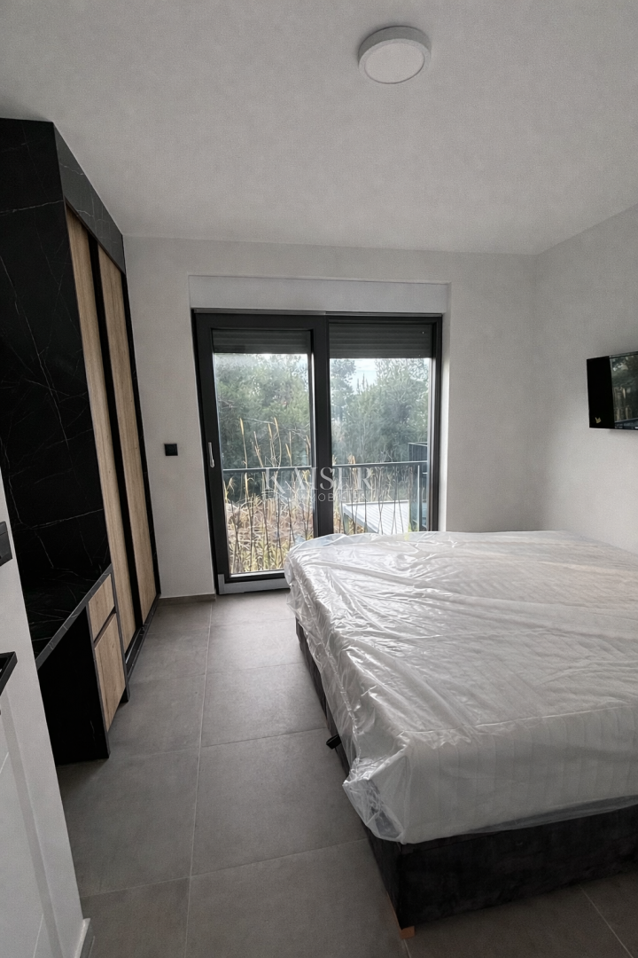 Zadar, Privlaka apartma v novi stavbi, 70 m od morja