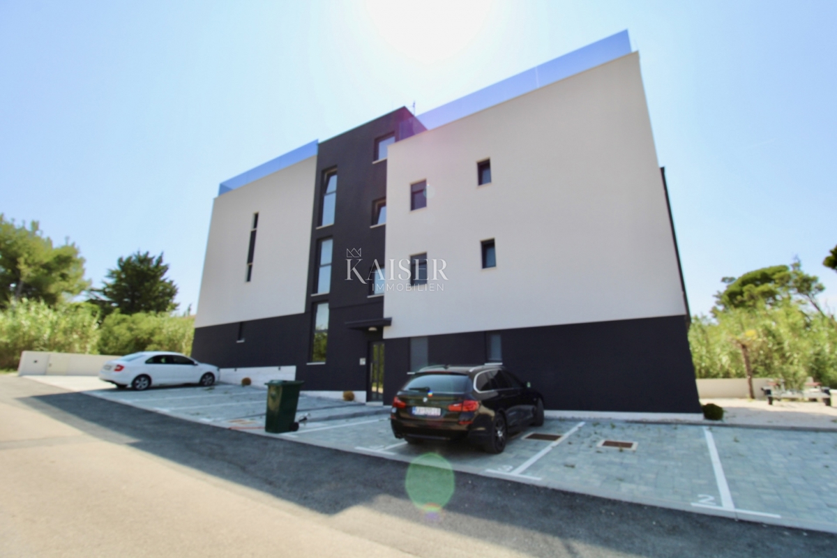 Zadar, Privlaka apartma v novi stavbi, 70 m od morja