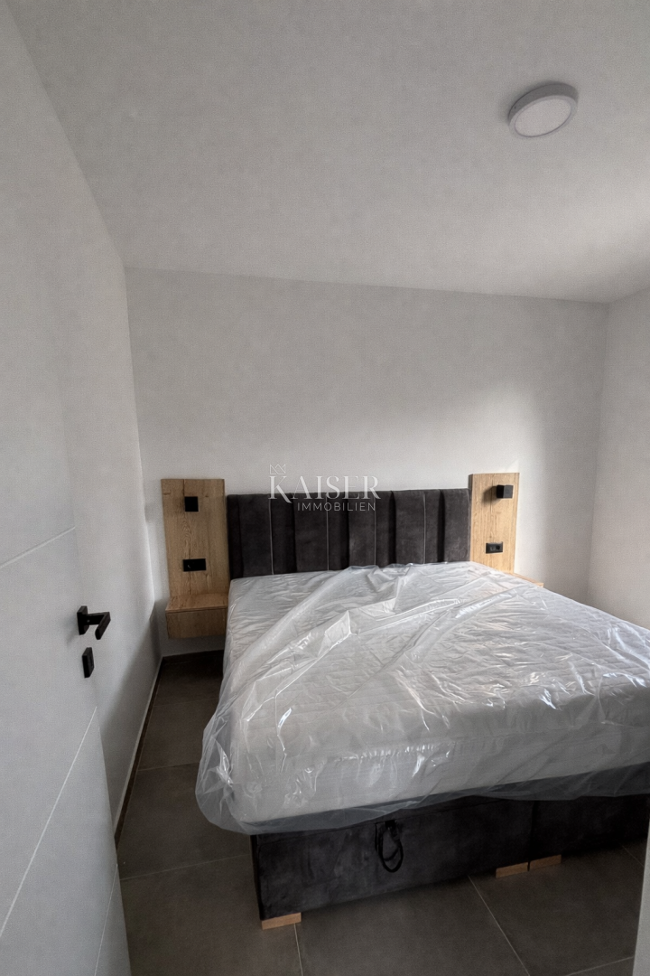 Zadar, Privlaka apartma v novi stavbi, 70 m od morja