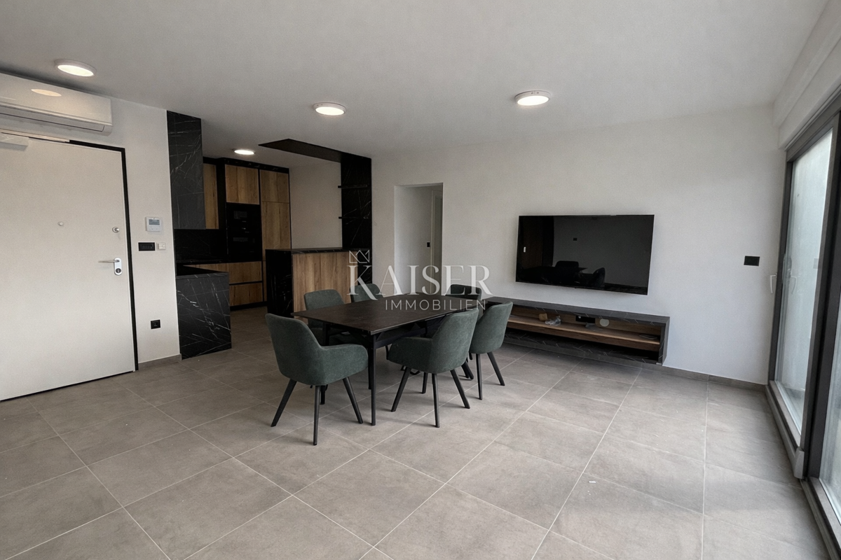 Zadar, Privlaka apartma v novi stavbi, 70 m od morja