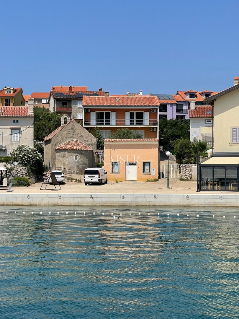 Otok Cres, Cres - samostojna hiša 288m2, 50m od morja s čudovitim pogledom